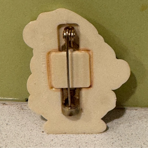 Vintage 1981 Santa Hallmark Pin - Picture 2 of 2